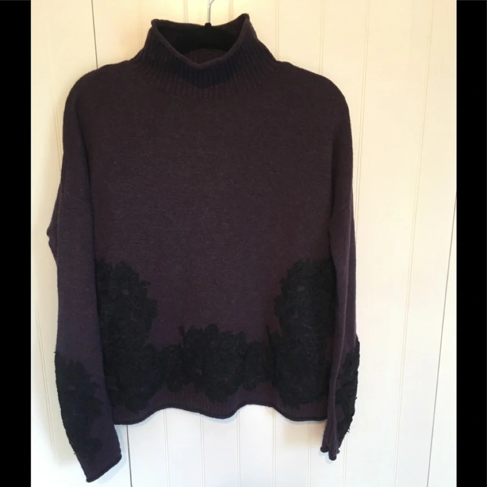 Sweater - Picture 1 of 4